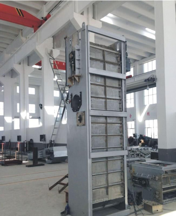 ���M���W����